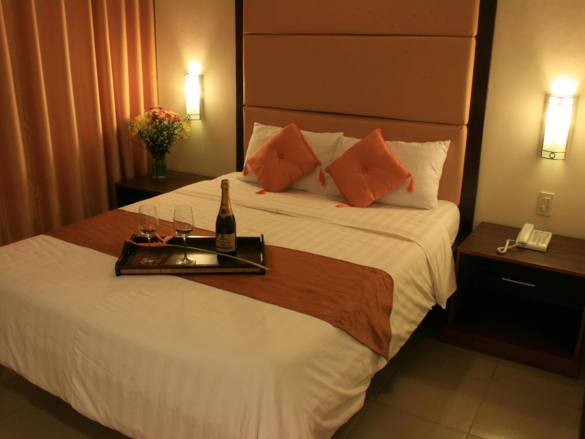 O Hotel Bacolod Exterior photo